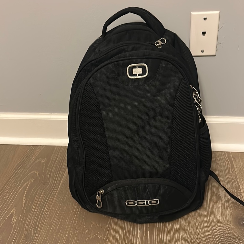 OGIO tech backpack- black- in good condition